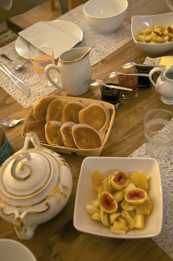 Petit déjeuner local à La Ferme de Sidonie