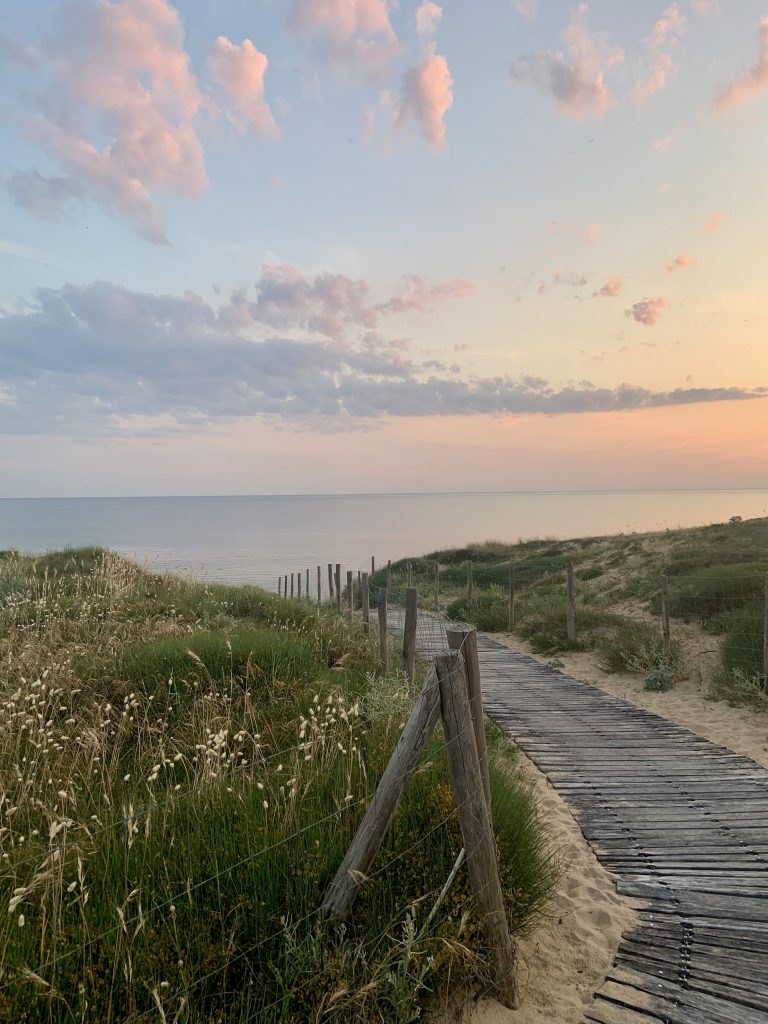 Coucher de la soleil à la plage de La Menounière